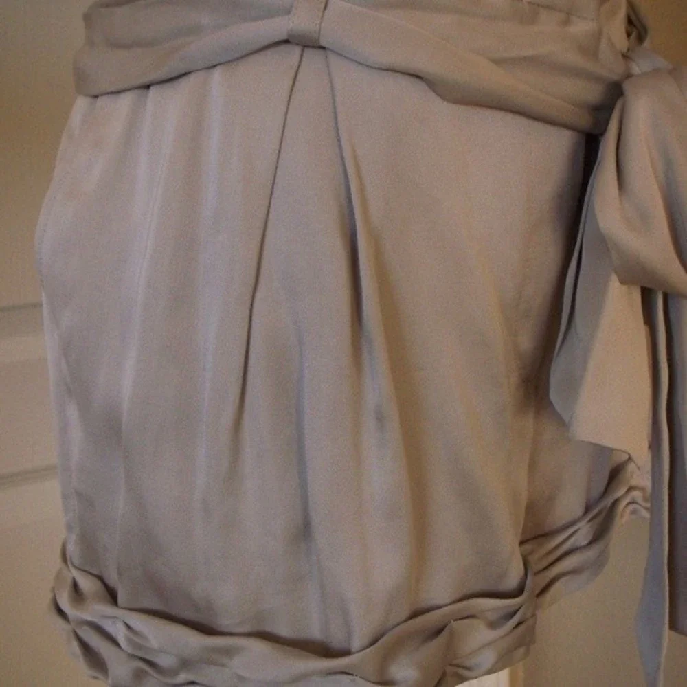 BCBGMAXAZRIA SHORTS BELTED BEIGE SIZE 12 WOMENS 12 NWOT